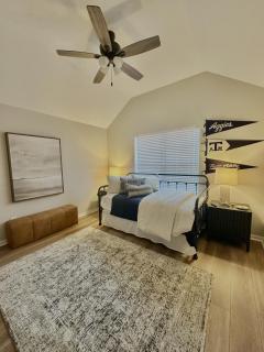 Perfect Home, Center of Aggieland - 3BR 3 BA 5Beds - College Station - 3