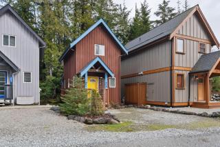 Tyee Retreat Cozy Lofted 1 Bedroom Cabin - 4