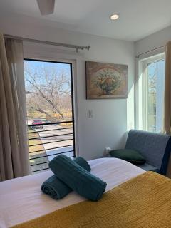 Chic, Cozy & Comfort Modern Room - Austin - 4