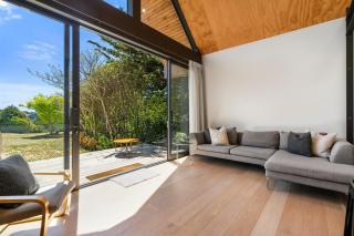 The Cabin - Holiday home - Wellington - 2