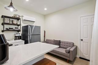 Central Gem Modern One Bedroom Oasis - St. Petersburg - 9