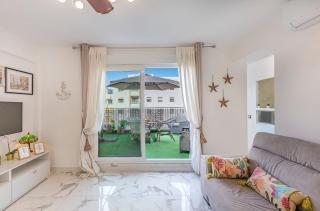 Modern 1 Bedroom Apartment, Steps from the Sea & Downtown - Marbella - 5