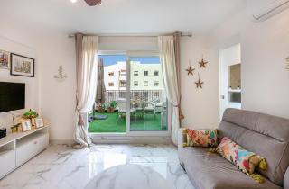 Modern 1 Bedroom Apartment, Steps from the Sea & Downtown - Marbella - 3