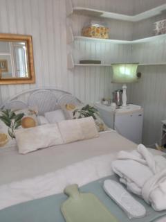 Emerald Guest House Springs - 8