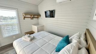Mins to Beach 2 Bdrm Sleeps up to 6 - New Listing! - Bolivar Peninsula - 7