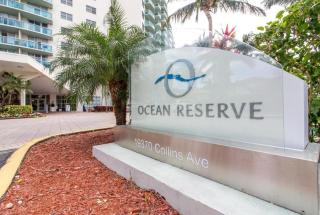Trendy 1BD Condo 4 Mins to Beach - 3