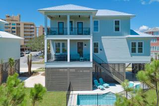 Azure Horizon Beachfront Charm in Gulf Shores - Gulf Shores - 8