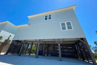 Azure Horizon Beachfront Charm in Gulf Shores - Gulf Shores - 6
