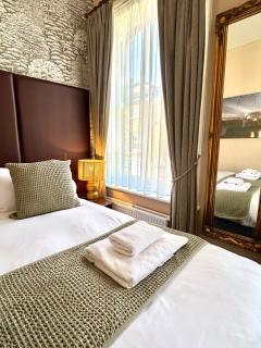 The Red Cow - Guest House - 2