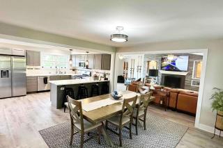 EnglishPrairieBnB - 8 Bedrooms - 4 Bathrooms - 8