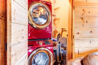 Spacious Gatlinburg Cabin with Hot Tub and Game Room! - Gatlinburg - 1