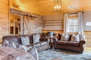 Spacious Gatlinburg Cabin with Hot Tub and Game Room! - 2