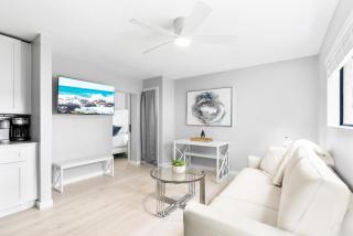 Beach Rd, 300ft to Beach Access & 500ft to Siesta Key Village, 1bdr - Siesta Key - 9