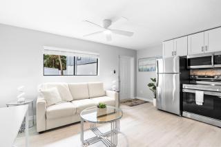 Beach Rd, 300ft to Beach Access & 500ft to Siesta Key Village, 1bdr - Siesta Key - 4