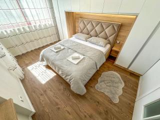 Scandi Charm two-bedroom apartment with front sea view - Durrës - 8