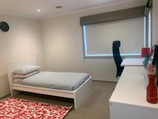 Comfortable 4-Bedroom Home Near Melbourne Airport - Melbourne - 6