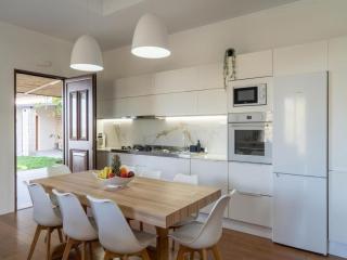 Elegant villa with mountain views & pool - Mikra Anogia - 8