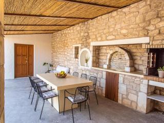 Elegant villa with mountain views & pool - Mikra Anogia - 6