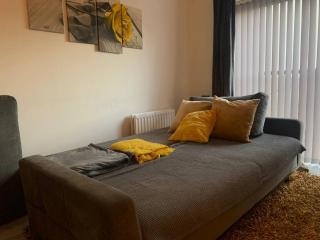 Barwell Urban Haven - Central Birmingham Apartment with Free Parking - 1