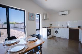 Dolphin Guesthouse - 9