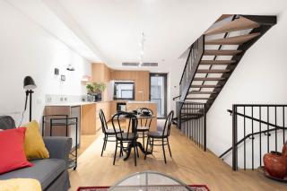 New Modern Design 3B2B House with Parking near Toorak - 0