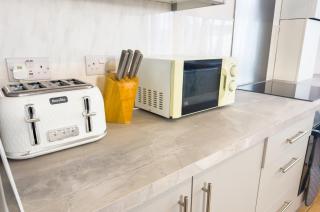 Orion's Place 3 Bedroom House By AltoLuxoExperience Short Lets & Serviced Accommodation With Free Parking - Bristol - 9