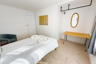 Orion's Place 3 Bedroom House By AltoLuxoExperience Short Lets & Serviced Accommodation With Free Parking - Bristol - 3