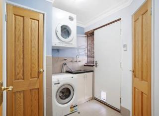 Spacious Central Fremantle Home Spa bath &garden - 1