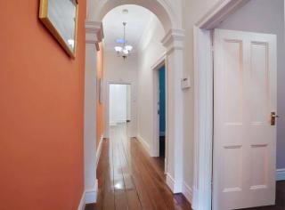 Spacious walkable home with garden courtyard - 1