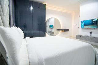 De'Luxuries 2 Bedroom Apartment in Ikoyi with Pool - 6