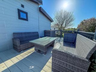 Stunning Lodge With Decking Nearby Hunstanton Beach, Sleeps 6 Ref 23215K - Hunstanton - 1