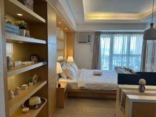 Amazing Sunrise Venice Grand Canal Balcony, Xbox Series X console with Game Pass Ultimate, FREE coffee, Pool, Gym & Sauna, 5 mins to BGC - Manila - 0