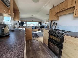 Lovely 8 Berth Caravan At Manor Park Nearby Hunstanton Beach 23107S - Hunstanton - 2