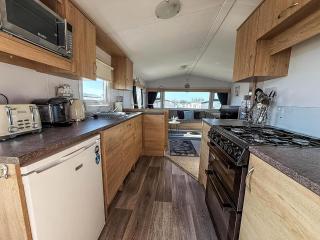 Lovely 8 Berth Caravan At Manor Park Nearby Hunstanton Beach 23107S - Hunstanton - 1