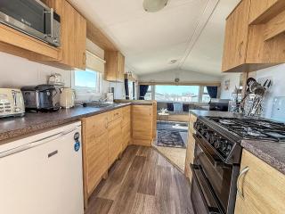 Lovely 8 Berth Caravan At Manor Park Nearby Hunstanton Beach 23107S - 1