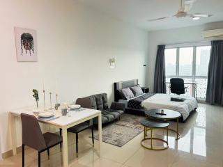 Galleria Grey Vibe Studio Wi-Fi Cozy - Seri Kembangan - 0