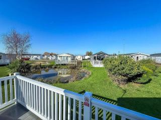 Beautiful Lodge With Decking In Hunstanton At Manor Park Ref 23195K - 1