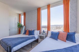 Vibrant Visit near Airport, Free Parking, 2 BR 2 Bath Suite that Sleeps 8, 20 Percent OFF 7 days - 3