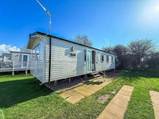 Lovely 8 Berth Caravan Ref 23028B - Hunstanton - 0
