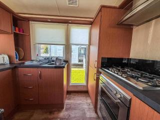 Stunning 6 Berth Caravan With Decking At Southview Holiday Park Ref 33175V - Skegness - 4