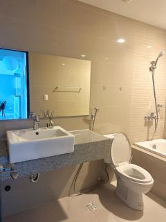 King Size 3-Bedroom in Uptown Parksuites BGC - 9