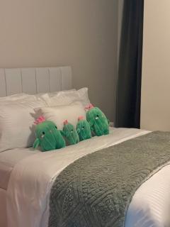 King Size 3-Bedroom in Uptown Parksuites BGC - 8