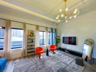 Spacious 6BR Luxury Suite Perfect for Groups Near McCormick Place and Soldier Field - Chicago - 4