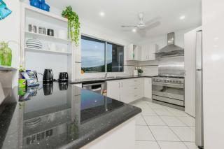 Ocean-View Penthouse on The Strand, Townsville - 3 Bedrooms - 7