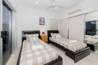 Ocean-View Penthouse on The Strand, Townsville - 3 Bedrooms - 3