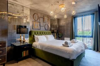 City Retreat for 4 with Free parking and Gym access - 0