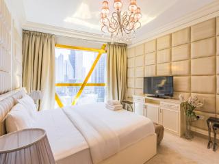 Luxury Spacious Condo in the Iconic Park Towers - 8