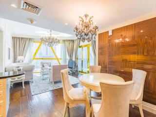 Luxury Spacious Condo in the Iconic Park Towers - 9