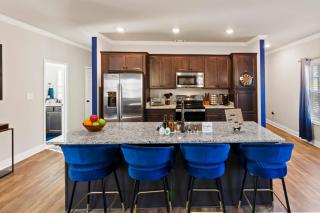 Game Day Weekends , 4BR, Athens Home, Sleeps 9 - 0