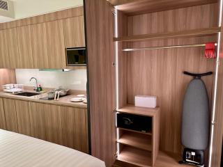 Luxury California King Suite with Pool and City View - Manila - 3